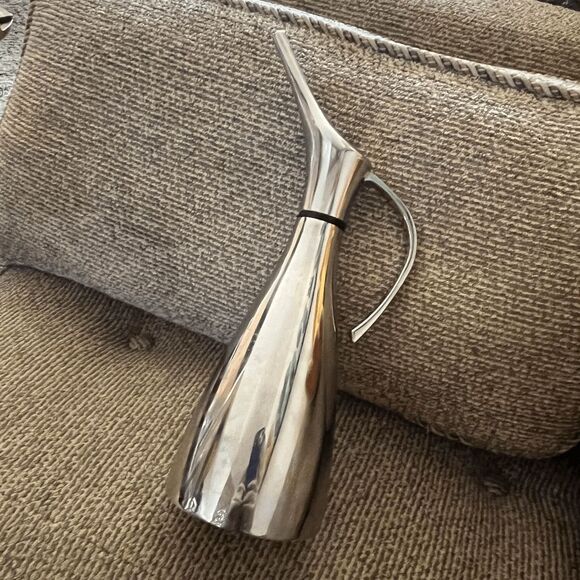 Curtis Stone Stainless Steel Olive Oil Can 16 oz Williams Sonoma Drip-Free Spout - Picture 4 of 10